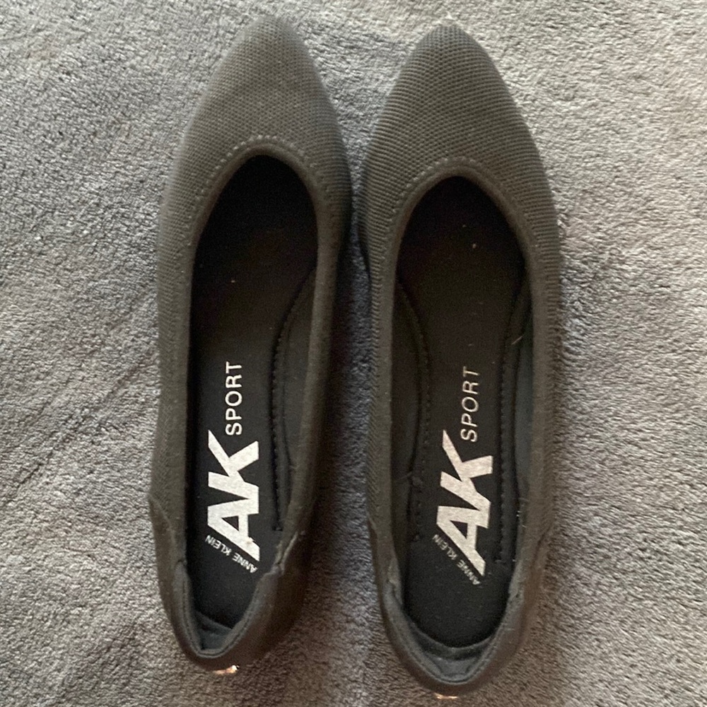 Anne Klein black flats. Only worn once.